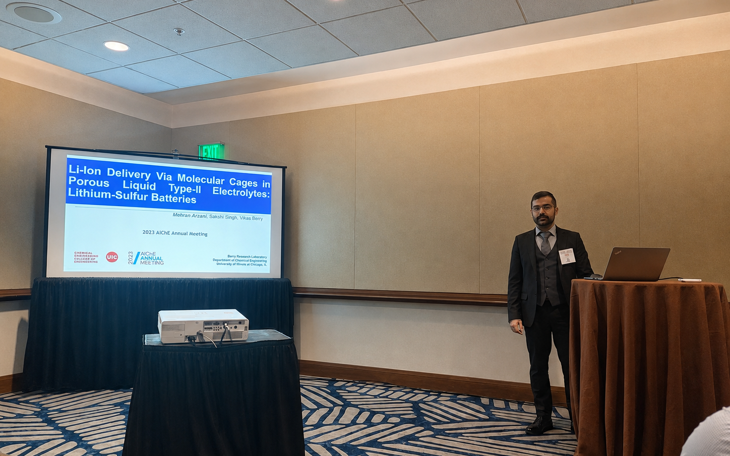 Mehran Arzani presenting porous-liquid electrolyte research at the AIChE Annual Meeting